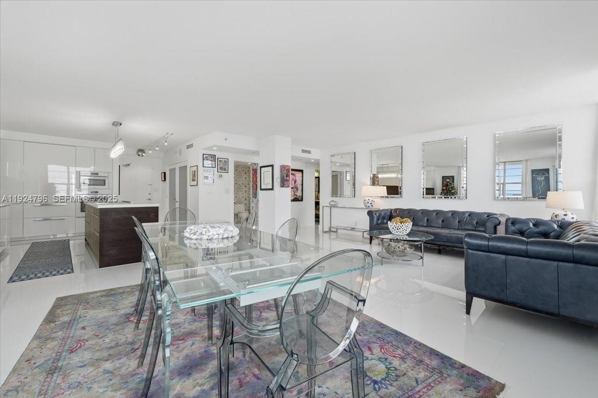 THE DECOPLAGE CONDO - Residential