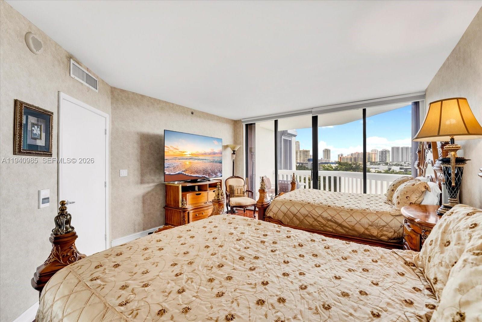 2000 ISL BLVD WILLIAMS IS - Residential