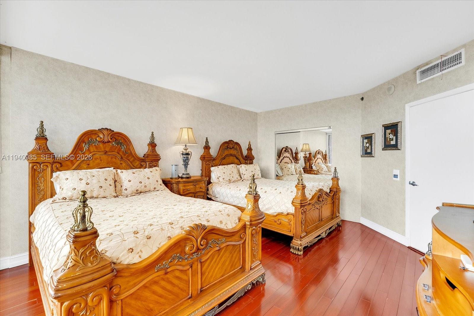 2000 ISL BLVD WILLIAMS IS - Residential