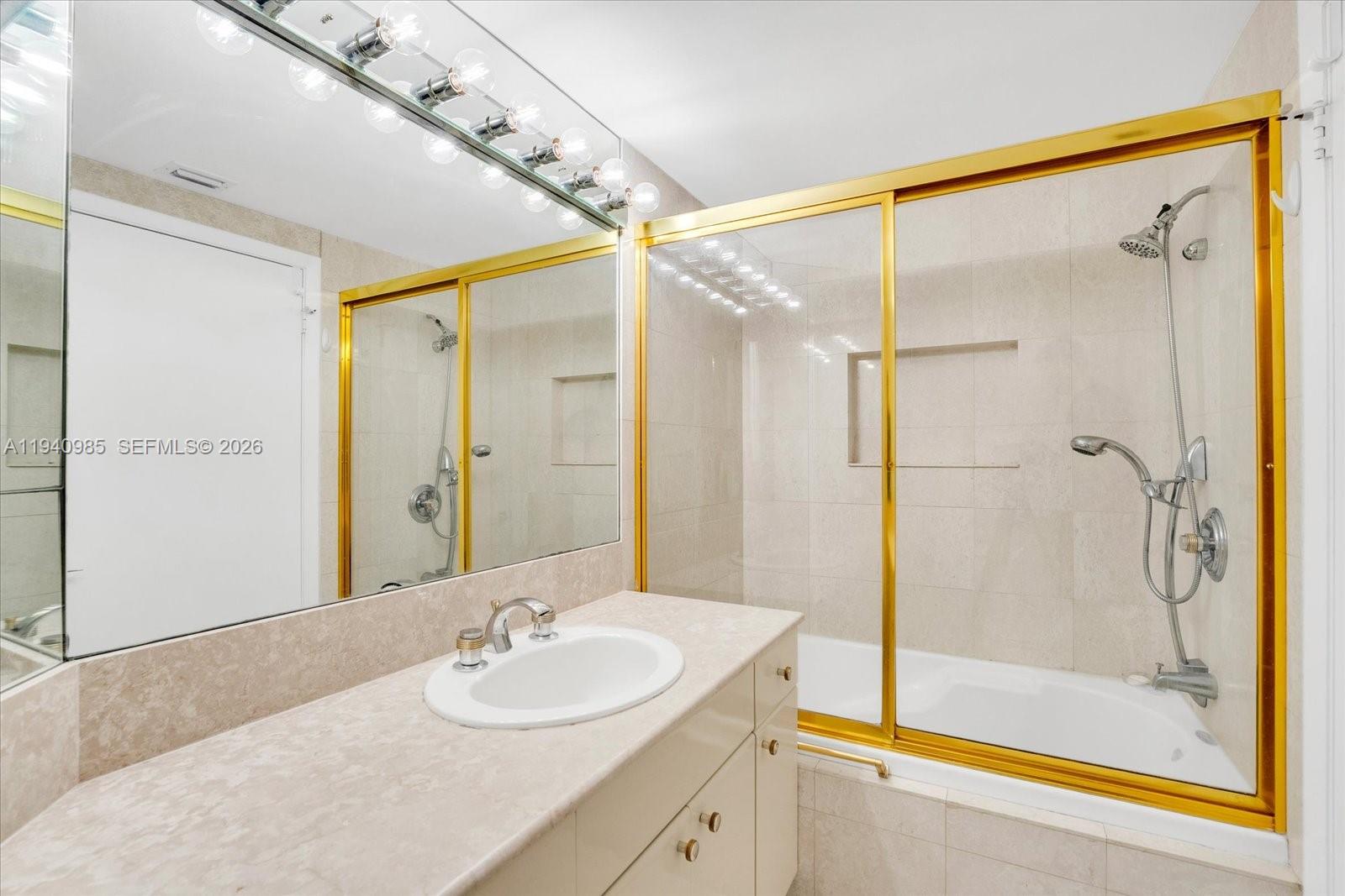 2000 ISL BLVD WILLIAMS IS - Residential