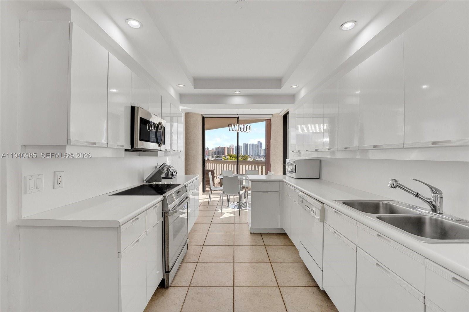 2000 ISL BLVD WILLIAMS IS - Residential