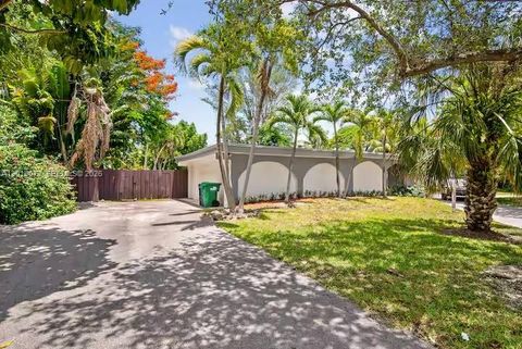 Tiny photo for 13325 SW 84th Ave, Pinecrest, FL 33156 (MLS # A12018072)