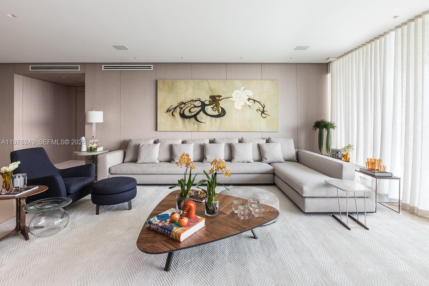 10201 Collins Ave 707