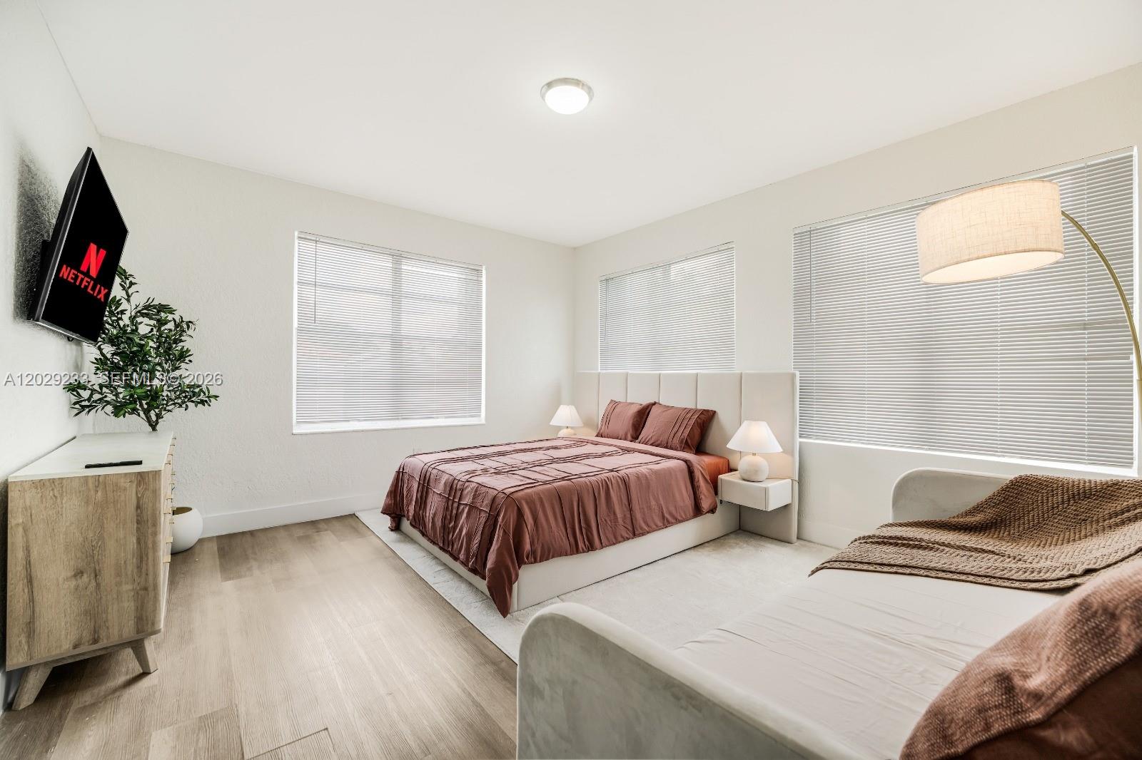 301 SW 10th Ave 7 - Image 1