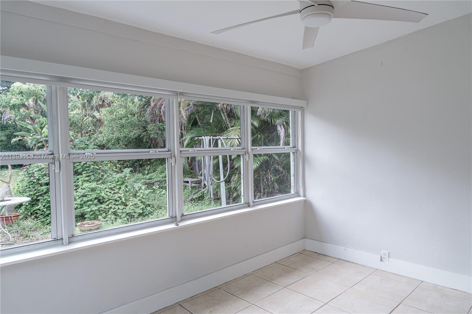 HOLLYWOOD LITTLE RANCHES - Residential Lease