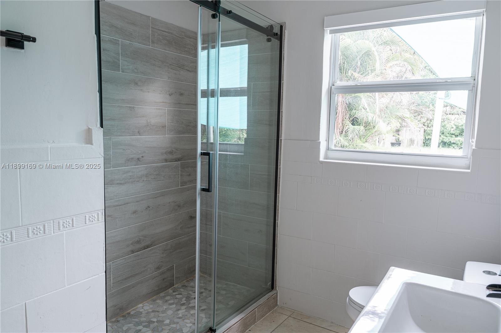 HOLLYWOOD LITTLE RANCHES - Residential Lease