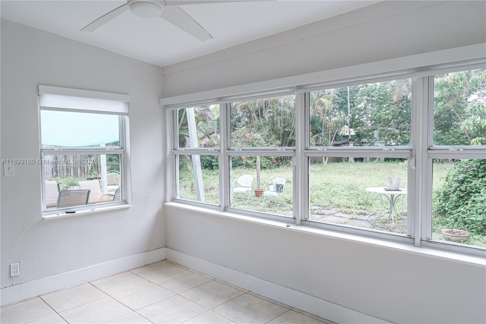 HOLLYWOOD LITTLE RANCHES - Residential Lease