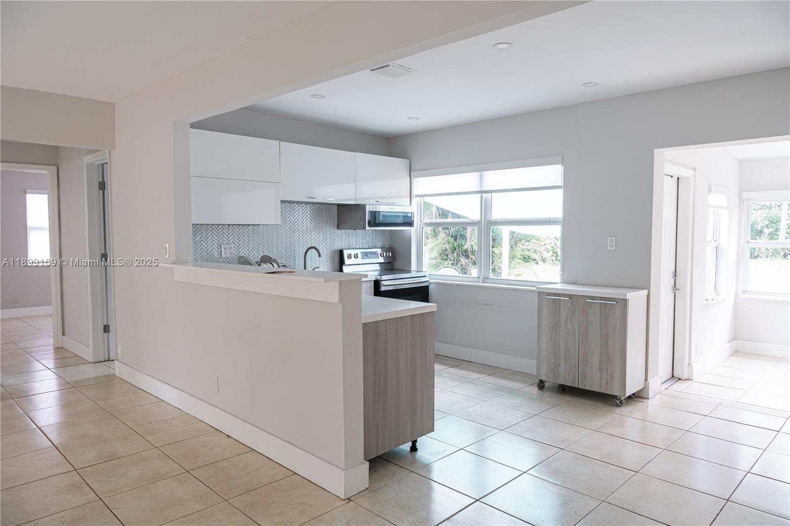 HOLLYWOOD LITTLE RANCHES - Residential Lease