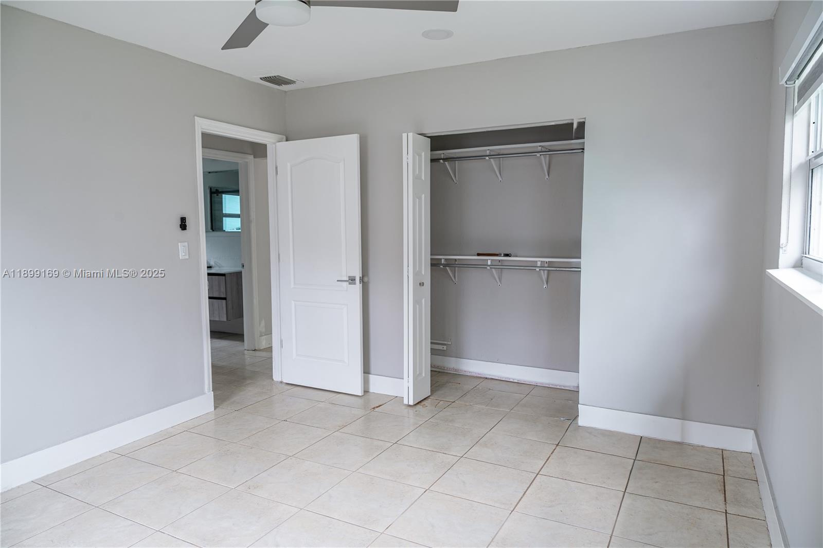 HOLLYWOOD LITTLE RANCHES - Residential Lease