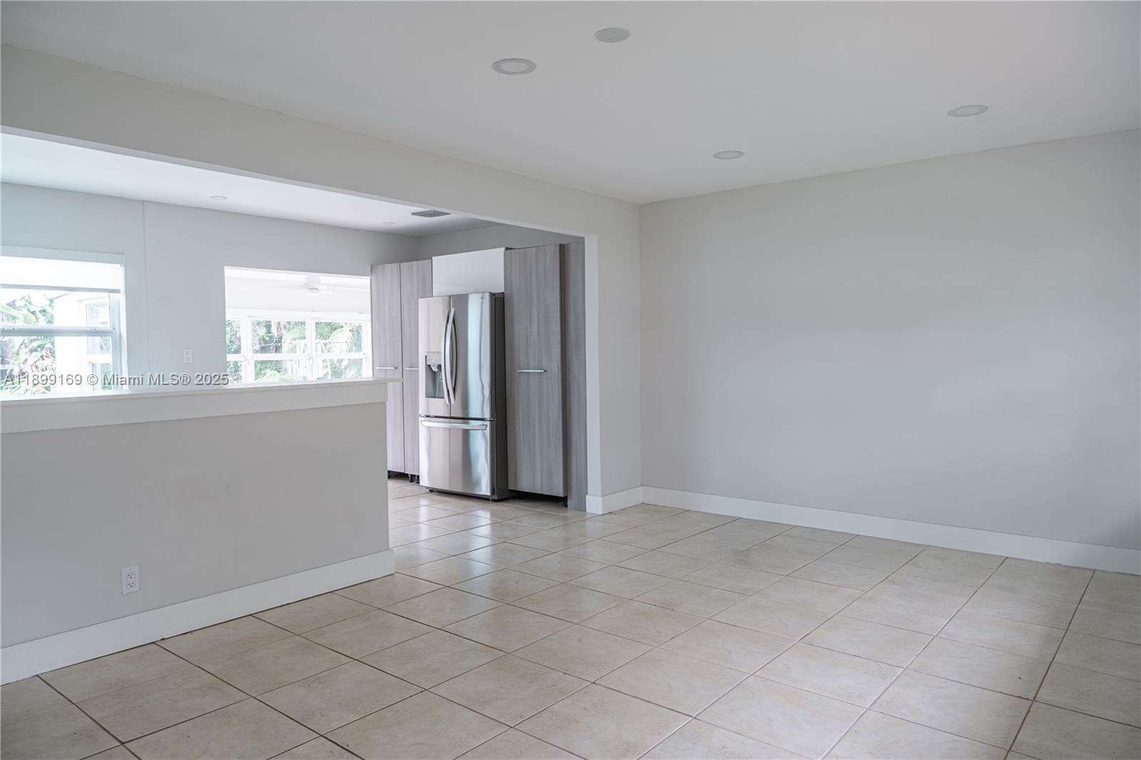 HOLLYWOOD LITTLE RANCHES - Residential Lease