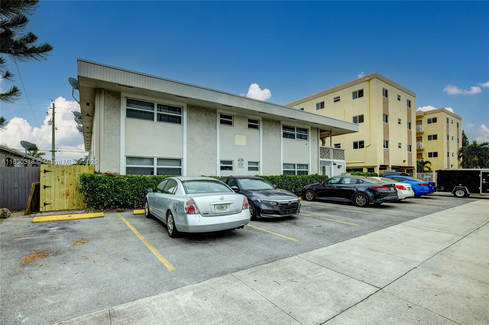 1/1 recently renovated apartment! Tile flooring throughout, a recently updated kitchen with stainless steel appliances, and an updated bathroom.