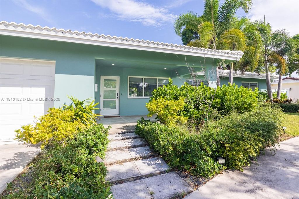 Photo of 121 SE 7th St, Pompano Beach, FL 33060 (MLS # A11910152)