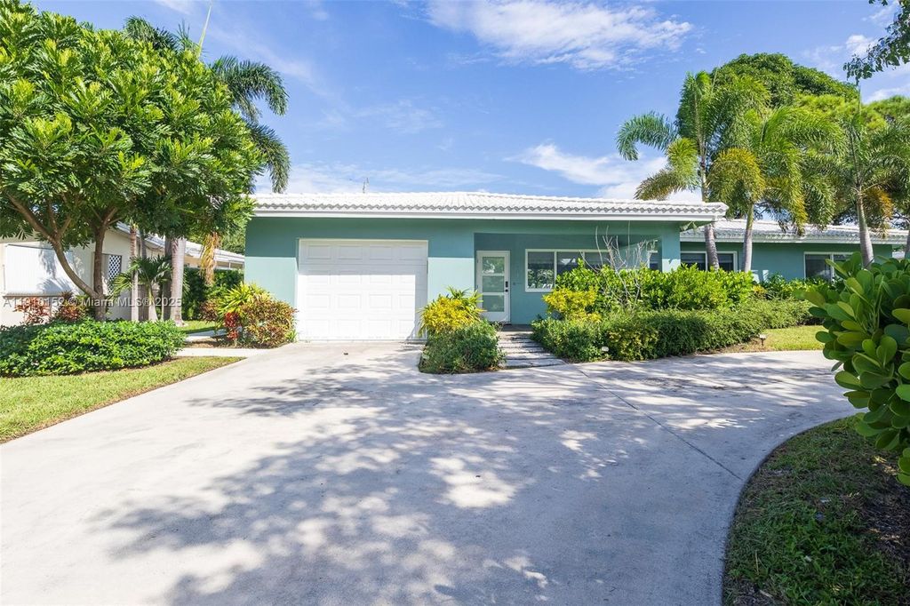 Photo of 121 SE 7th St, Pompano Beach, FL 33060 (MLS # A11910152)