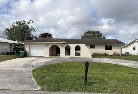 Photo of 440 SE Skipper Ln, Port St Lucie, FL 34983 (MLS # A12012177)