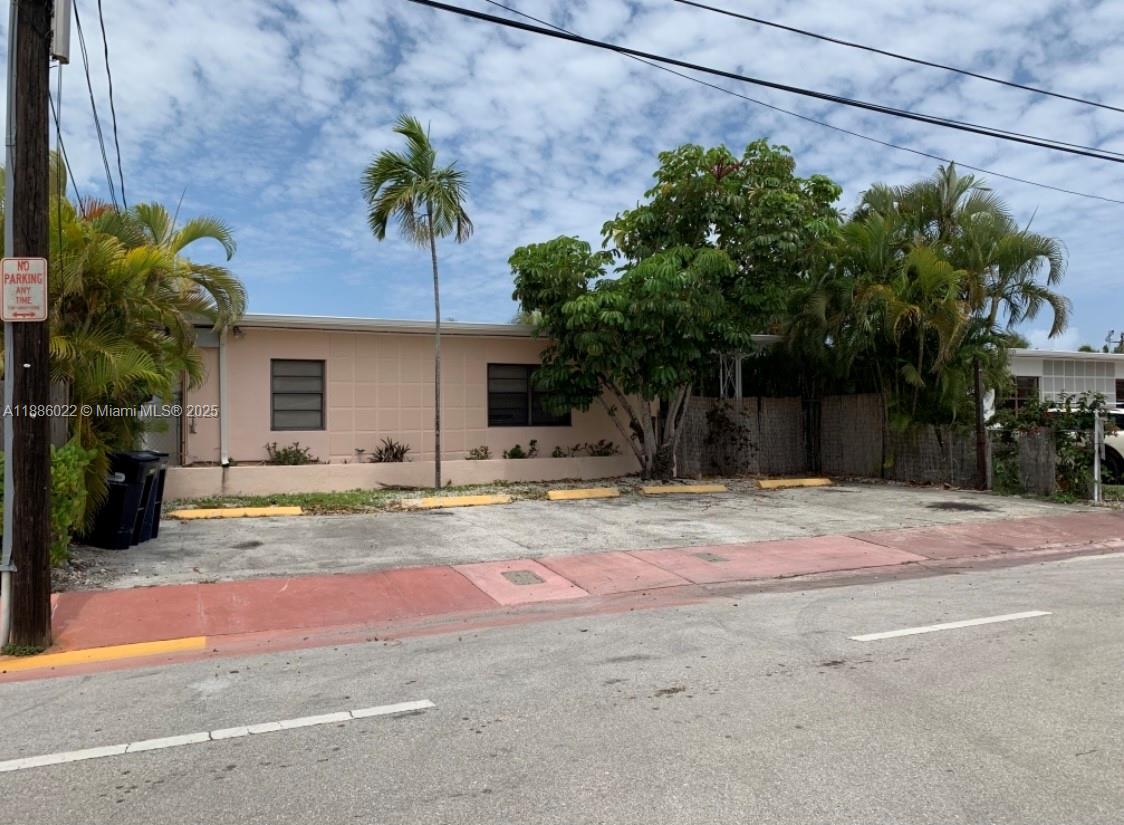 BISCAYNE BEACH-2ND ADDN - Residential