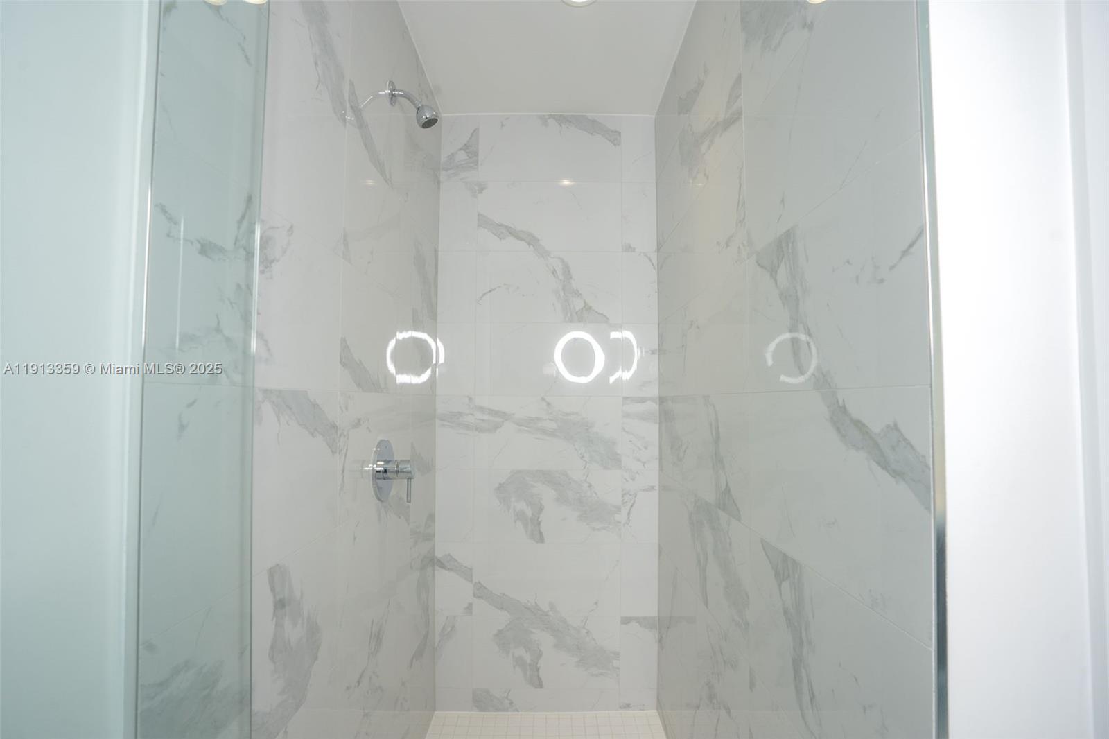 PARAMOUNT MIAMI WORLDCENT - Residential Lease