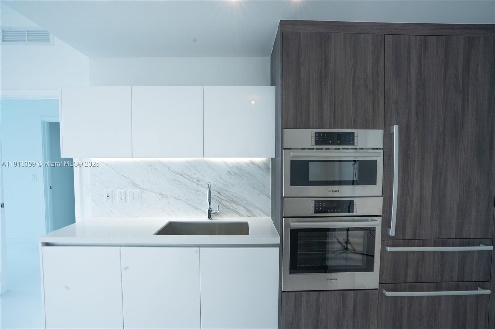 PARAMOUNT MIAMI WORLDCENT - Residential Lease