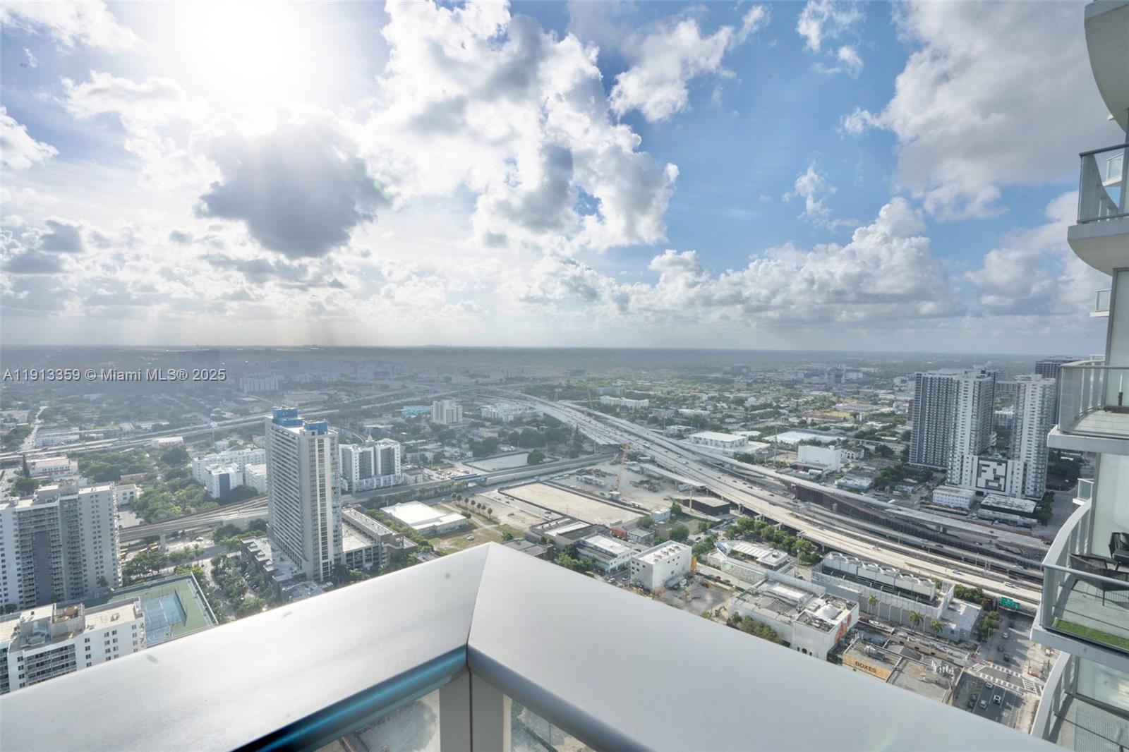 PARAMOUNT MIAMI WORLDCENT - Residential Lease