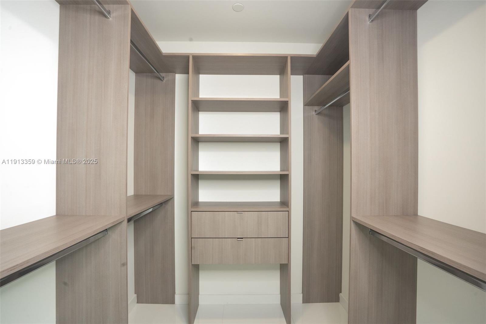 PARAMOUNT MIAMI WORLDCENT - Residential Lease