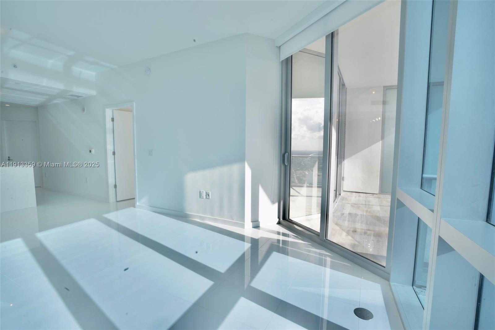 PARAMOUNT MIAMI WORLDCENT - Residential Lease