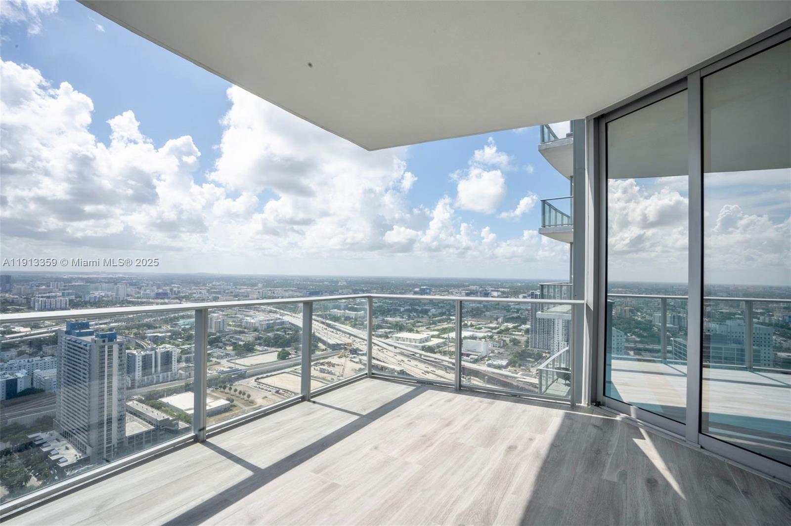 PARAMOUNT MIAMI WORLDCENT - Residential Lease