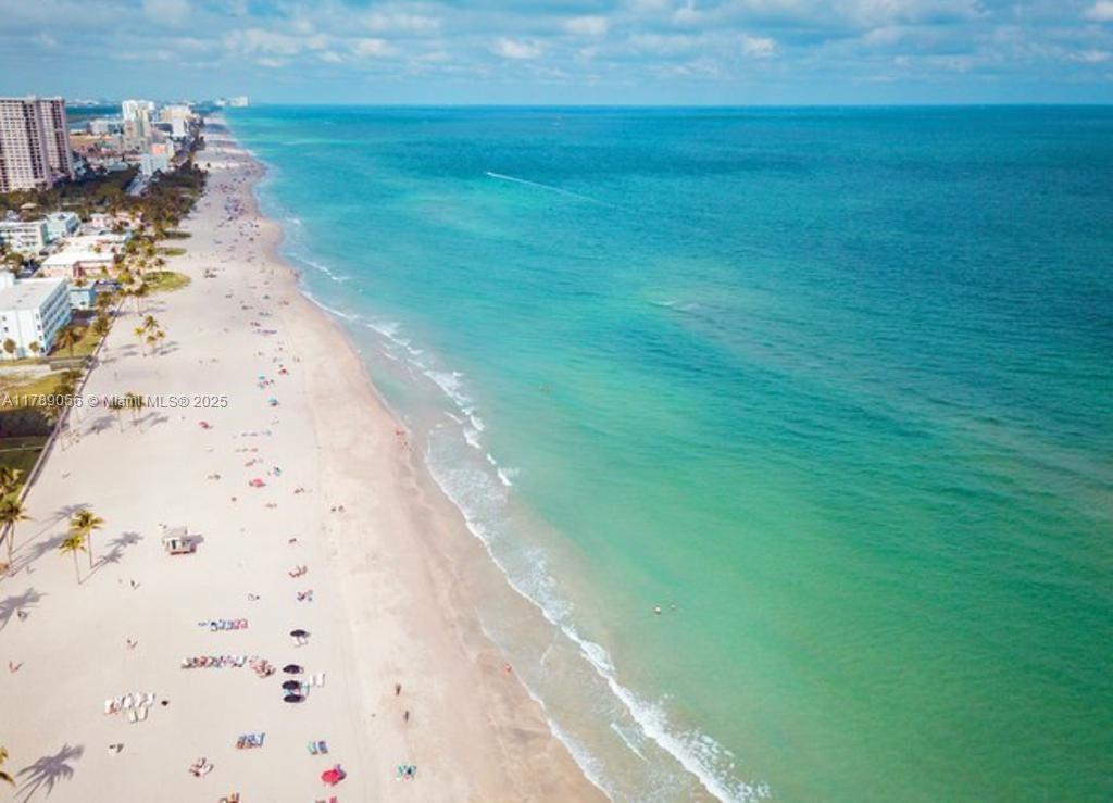 WATERWAY @ HOLLYWOOD BEAC - Residential