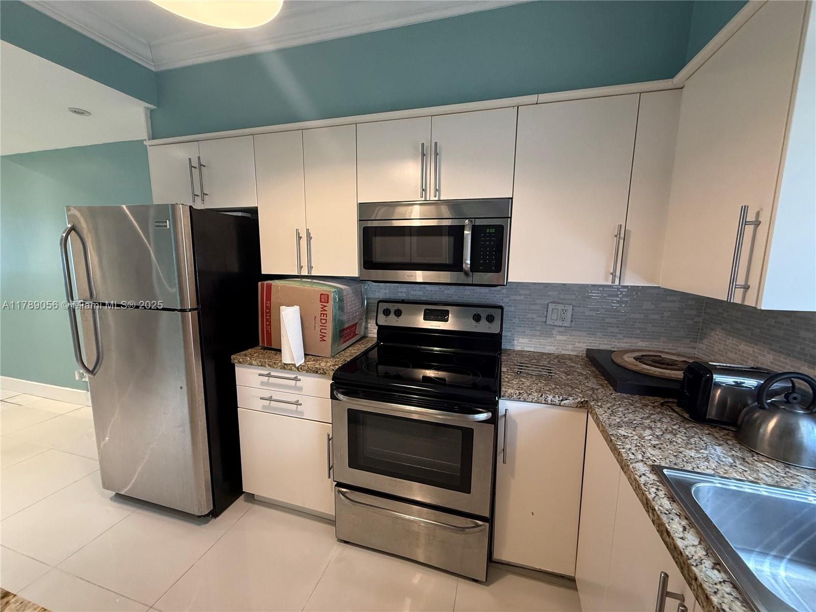 WATERWAY @ HOLLYWOOD BEAC - Residential