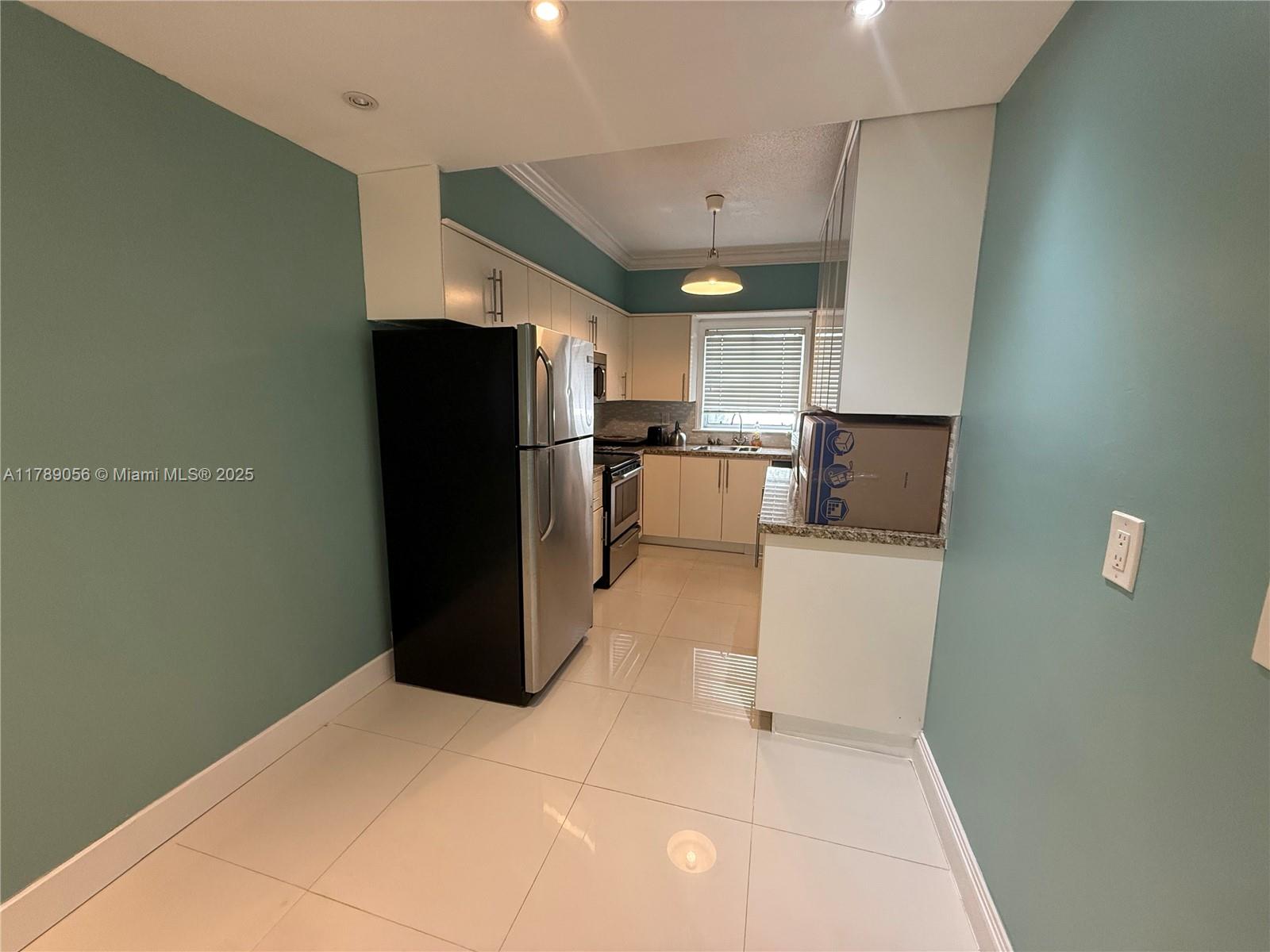 WATERWAY @ HOLLYWOOD BEAC - Residential