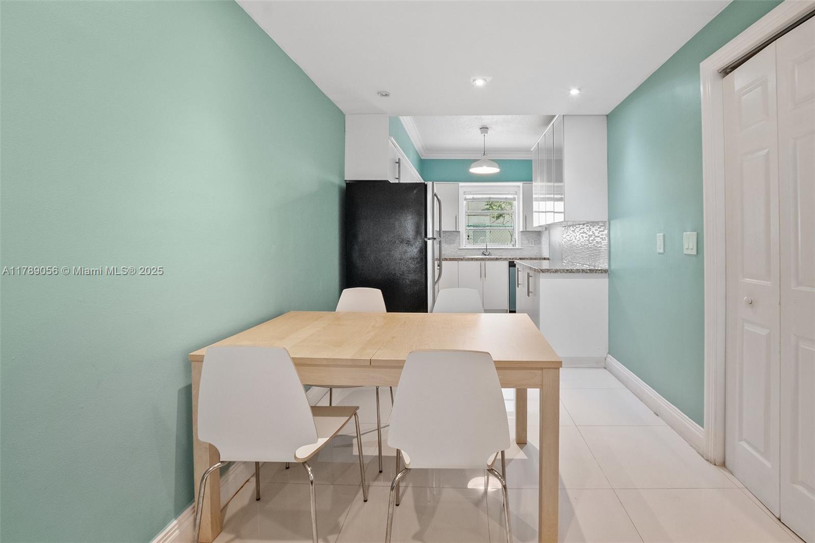 WATERWAY @ HOLLYWOOD BEAC - Residential