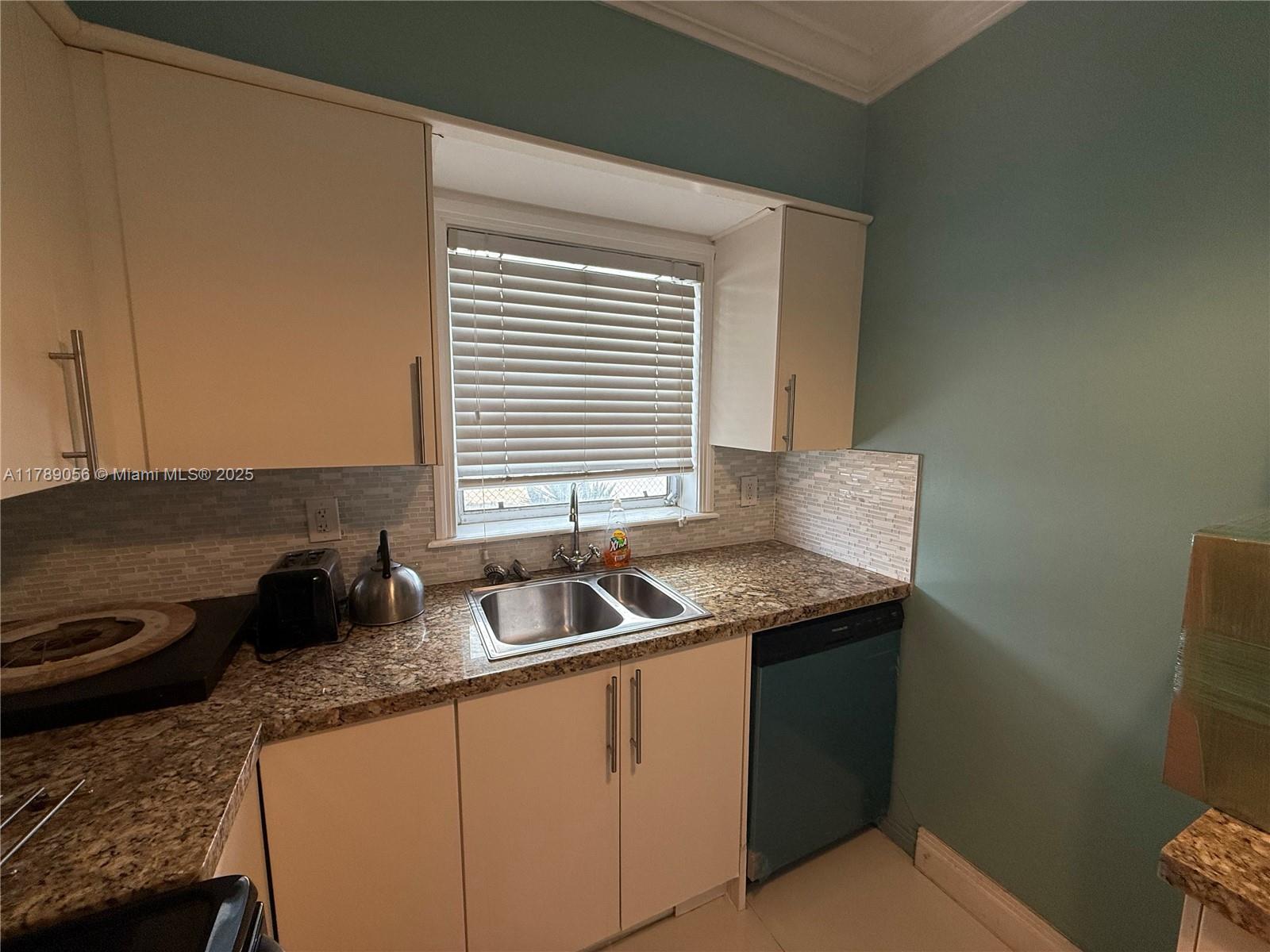 WATERWAY @ HOLLYWOOD BEAC - Residential