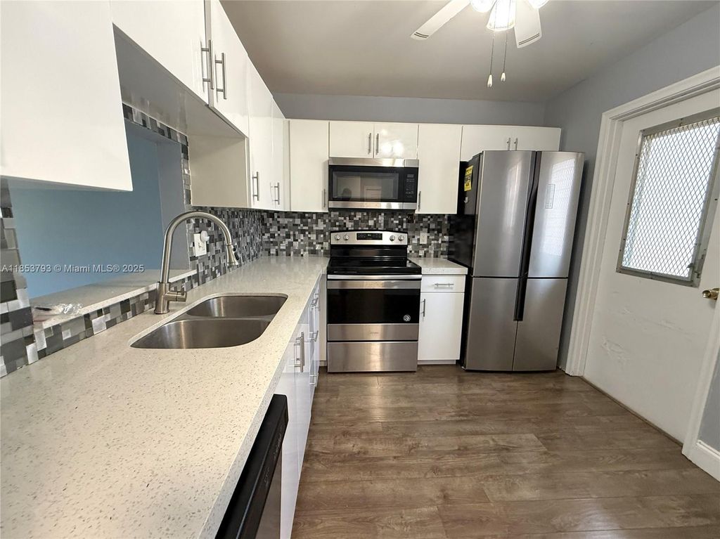 Photo of 232 NE 12th Ave #201, Hallandale Beach, FL 33009 (MLS # A11853793)