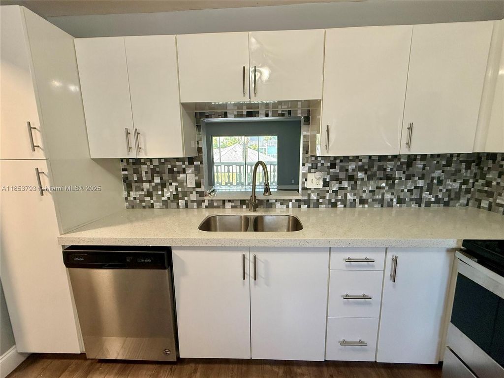 Photo of 232 NE 12th Ave #201, Hallandale Beach, FL 33009 (MLS # A11853793)