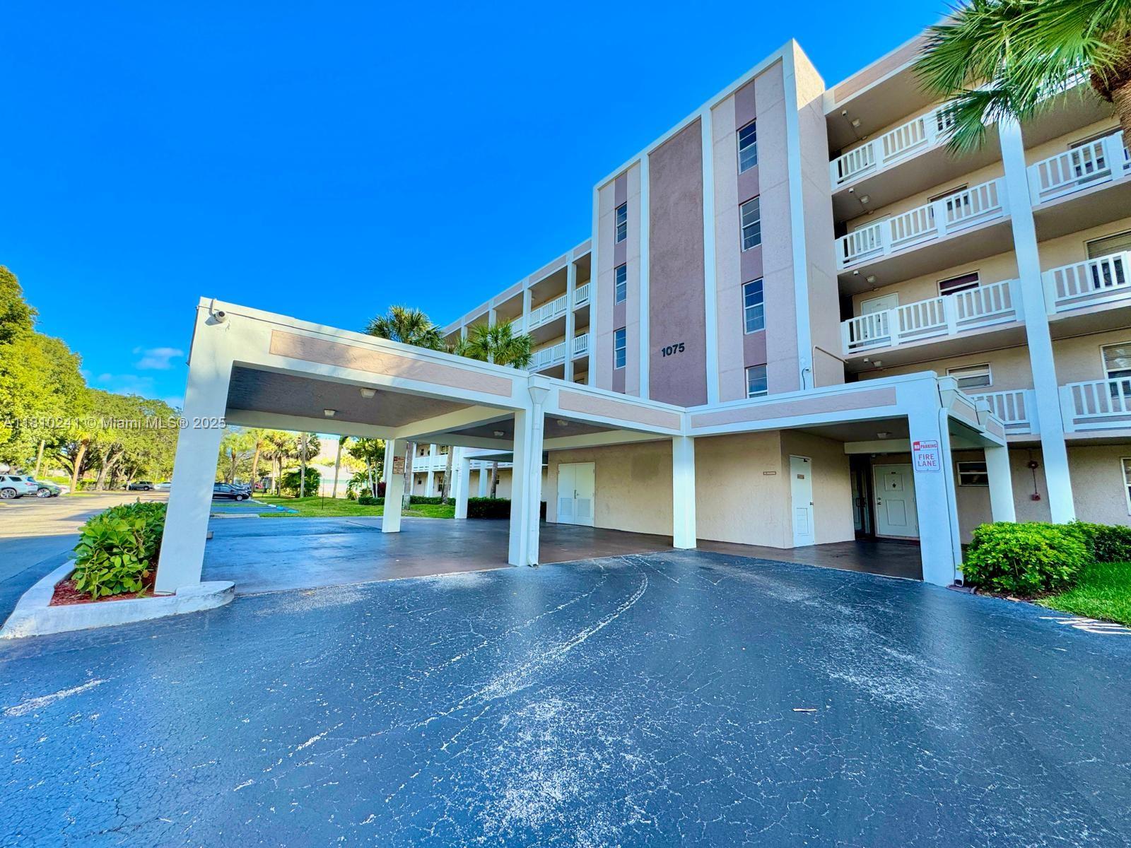 1075 Riverside Dr 404, Coral Springs, Broward County, Florida - 1 Bedrooms  
2 Bathrooms - 