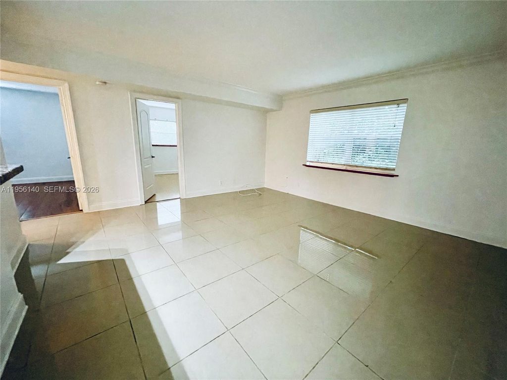 Photo of 811 NE 14th Pl #4, Fort Lauderdale, FL 33304 (MLS # A11956140)