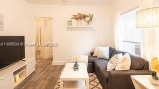 Stunning 2/1 + Den Apartment for Rent!
Located just blocks away from the vibrant Miami Design District, this beautiful apartment offers an unbeatable combination of style and convenience.
Don't miss out on this incredible opportunity - schedule a viewing today!