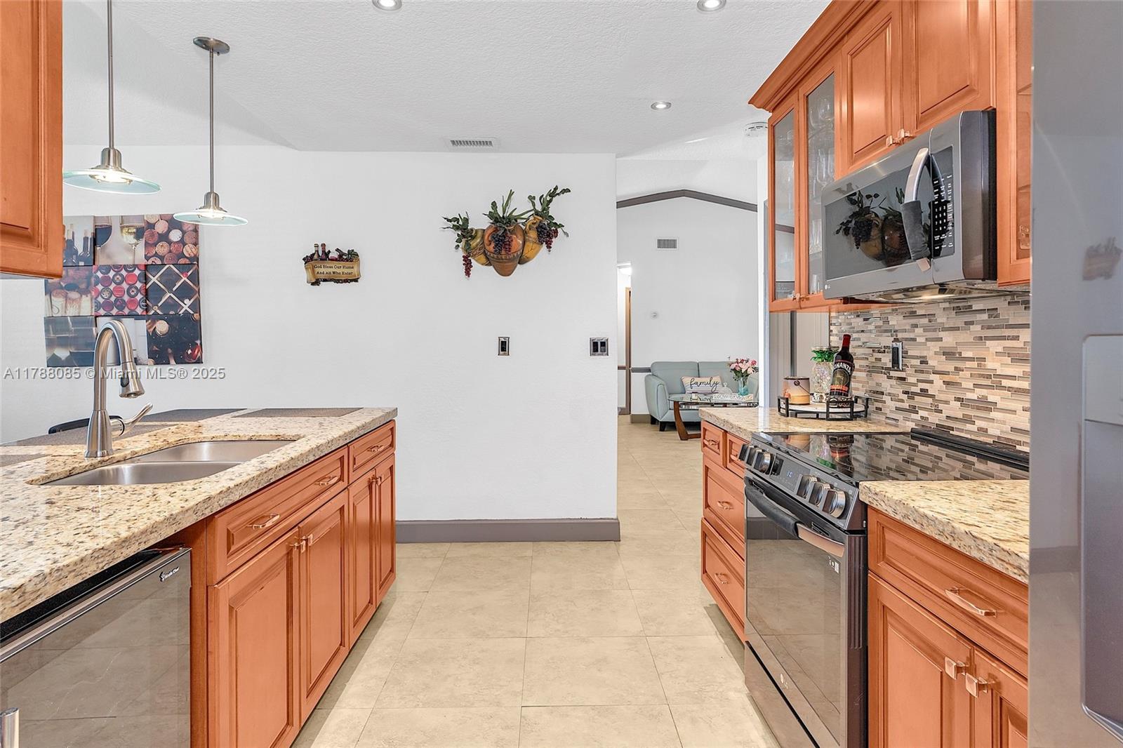 KINGS GRANT EAST - Residential