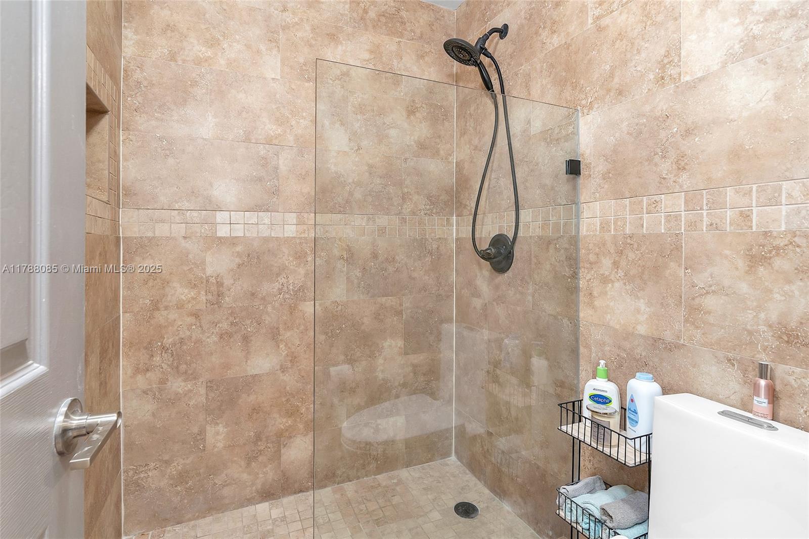 KINGS GRANT EAST - Residential