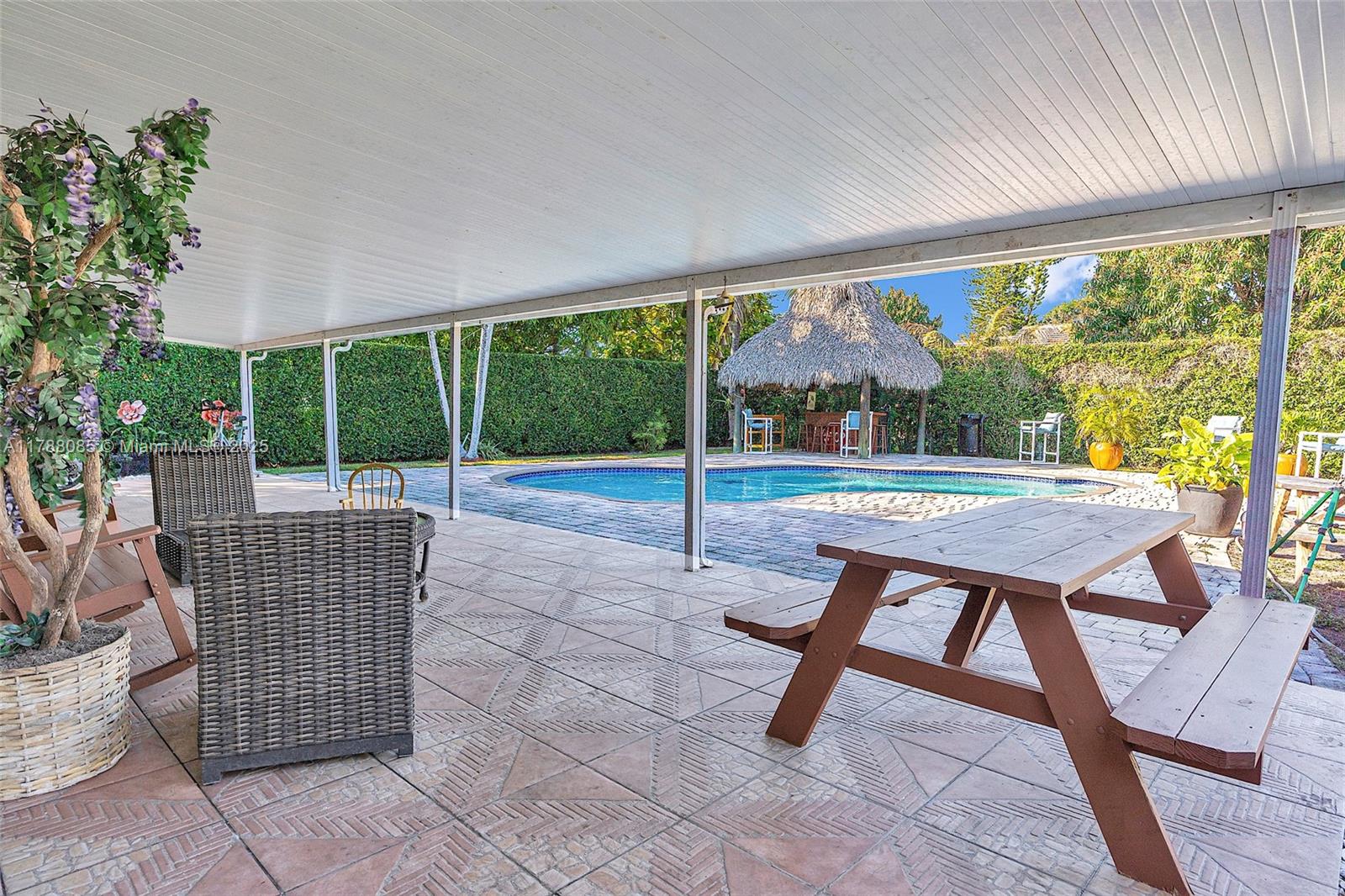 KINGS GRANT EAST - Residential