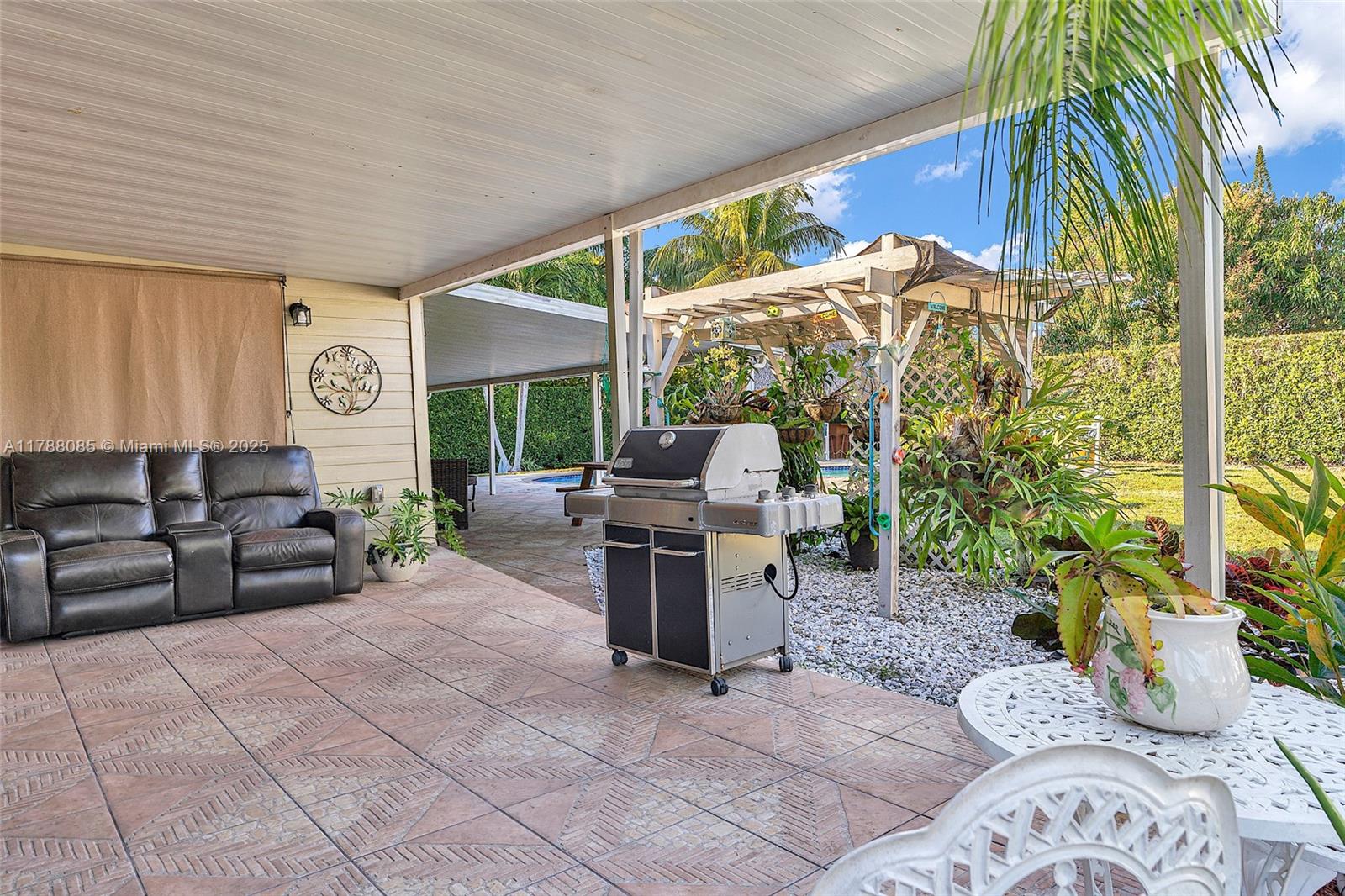 KINGS GRANT EAST - Residential