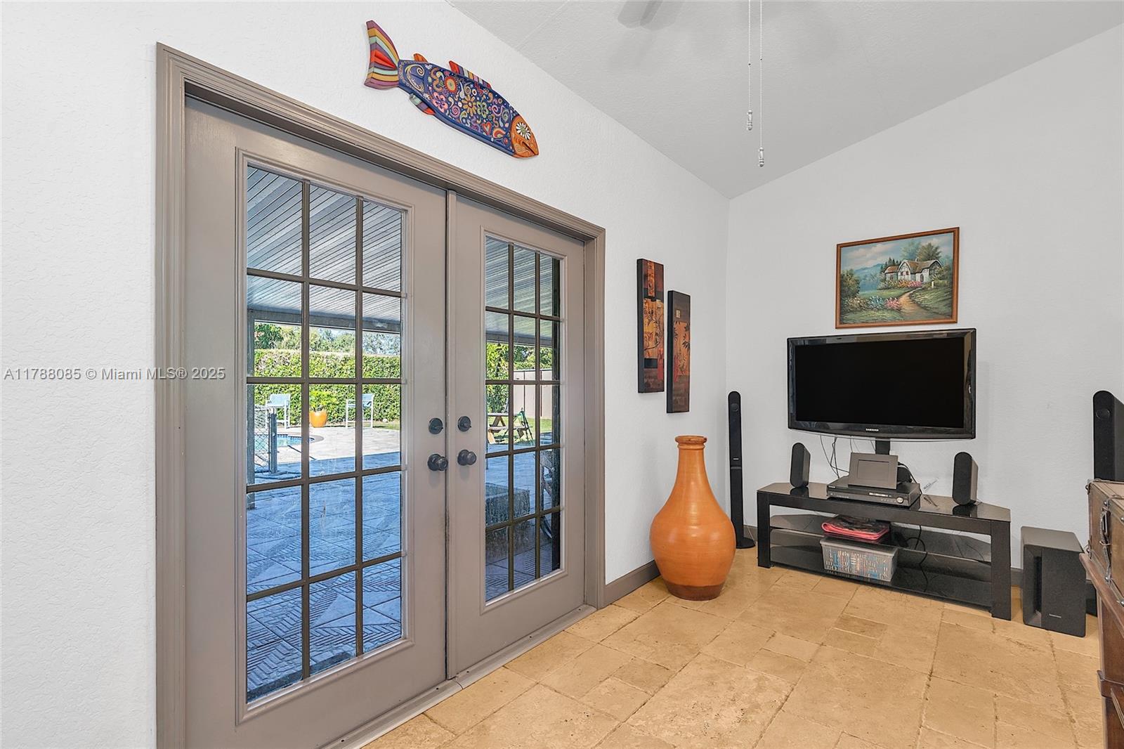 KINGS GRANT EAST - Residential