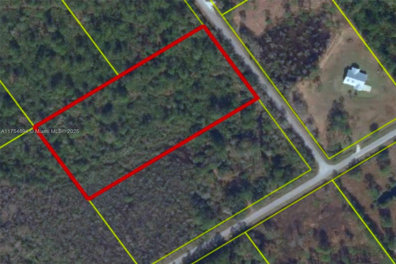 SPECTACULAR, WOODED, NEARLY 5 ACRE LOT WITH MANY BEAUTIFUL AND UNIQUE TREES AND PLANTS. READY TO BUILD YOUR DREAM HOME IN THE MIDST OF A WOODED, NATURAL OASIS. GET AWAY FROM THE HUSTLE AND BUSTLE. QUALITY OF LIFE BEGINS HERE! HABLAMOS ESPANOL