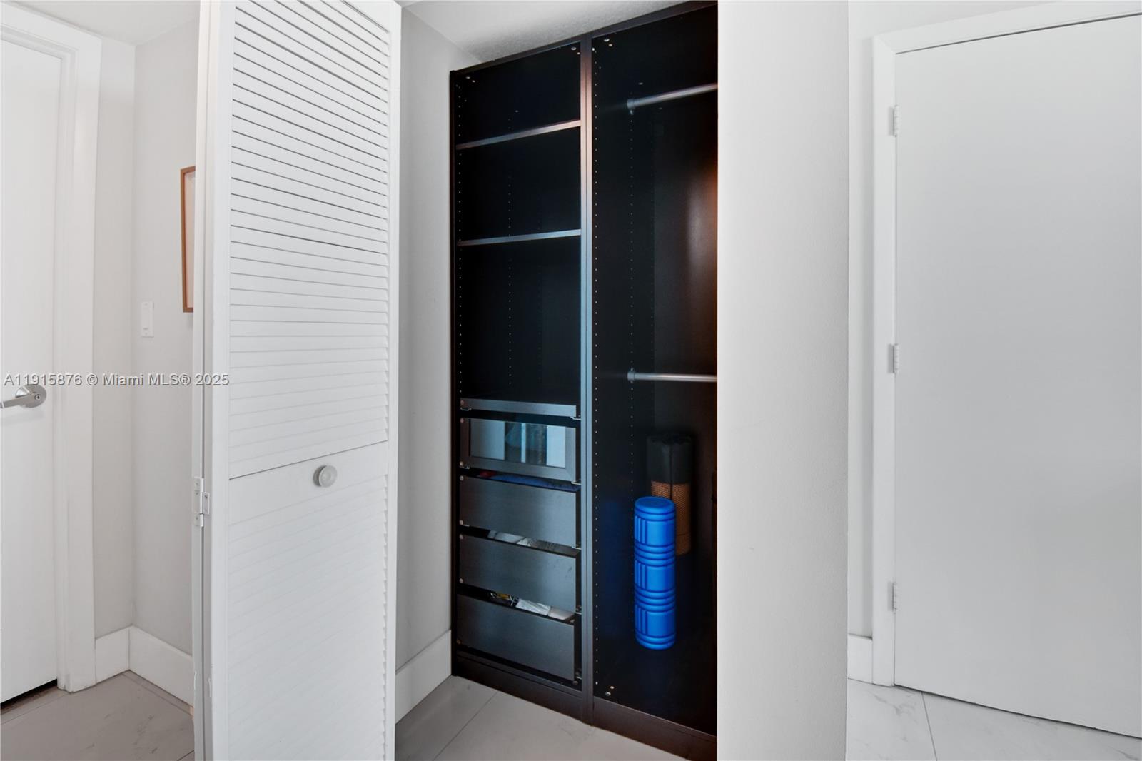 1800 CLUB CONDO - Residential