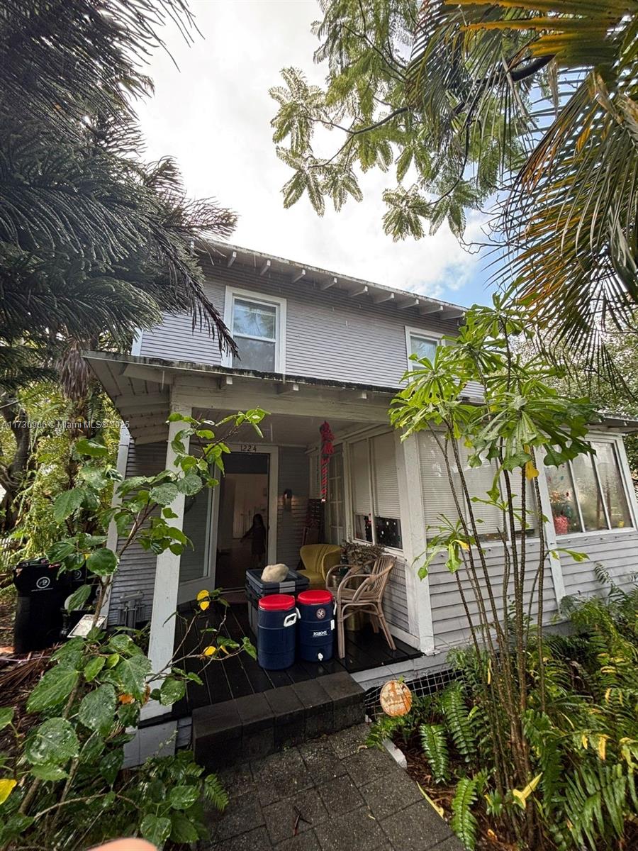 Welcome to your tropical oasis! This charming 4-bedroom, 3-bathroom home is nestled just a short stroll from Riverwalk and the renowned Las Olas Boulevard. Prefer the beach? It’s just a bike ride away!
The kitchen boasts sleek quartz countertops, while the warm wood flooring adds character throughout. Hurricane impact windows and doors provide both safety and peace of mind. Enjoy the added versatility of a Florida room, a spacious patio, and a welcoming porch—perfect for entertaining or unwinding.
With a little TLC, this home’s potential shines through. Whether you’re looking to make it your forever home, an Airbnb, or a long-term rental, the opportunities are endless. Don’t miss out on this gem!
