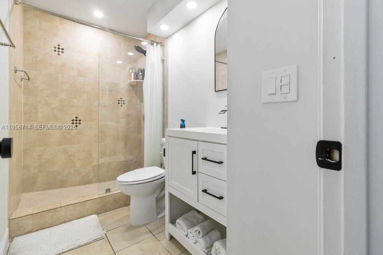 EMERALD OAKS 17 CONDO - Residential Lease