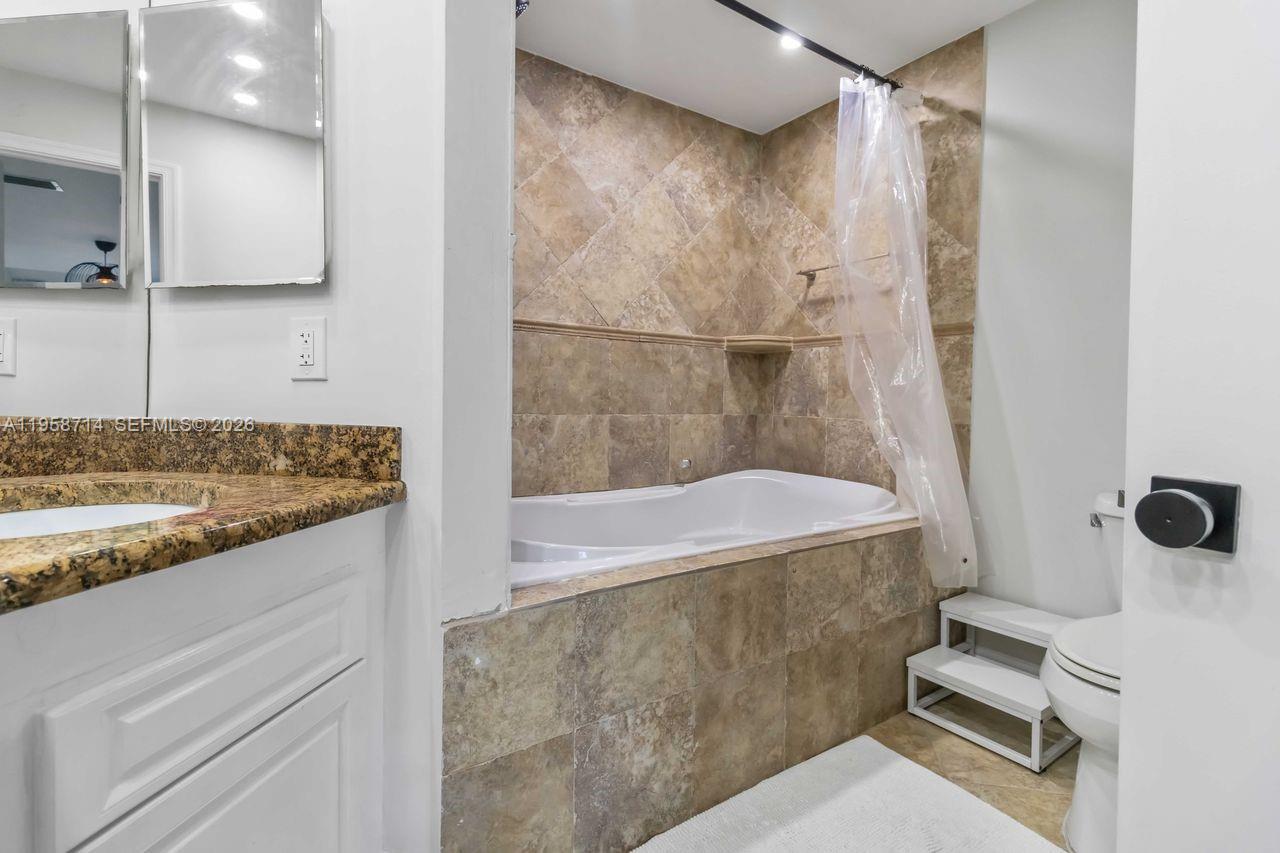 EMERALD OAKS 17 CONDO - Residential Lease