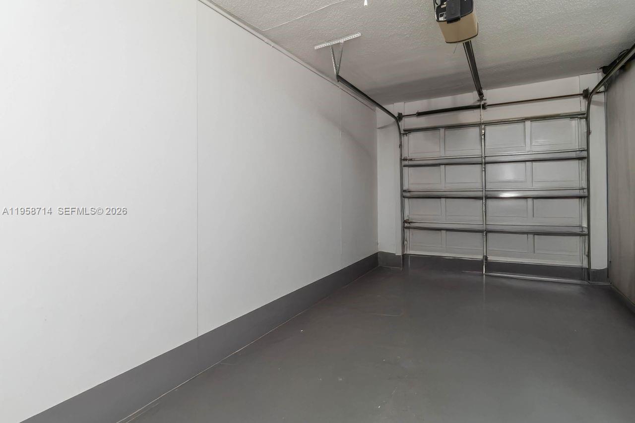 EMERALD OAKS 17 CONDO - Residential Lease