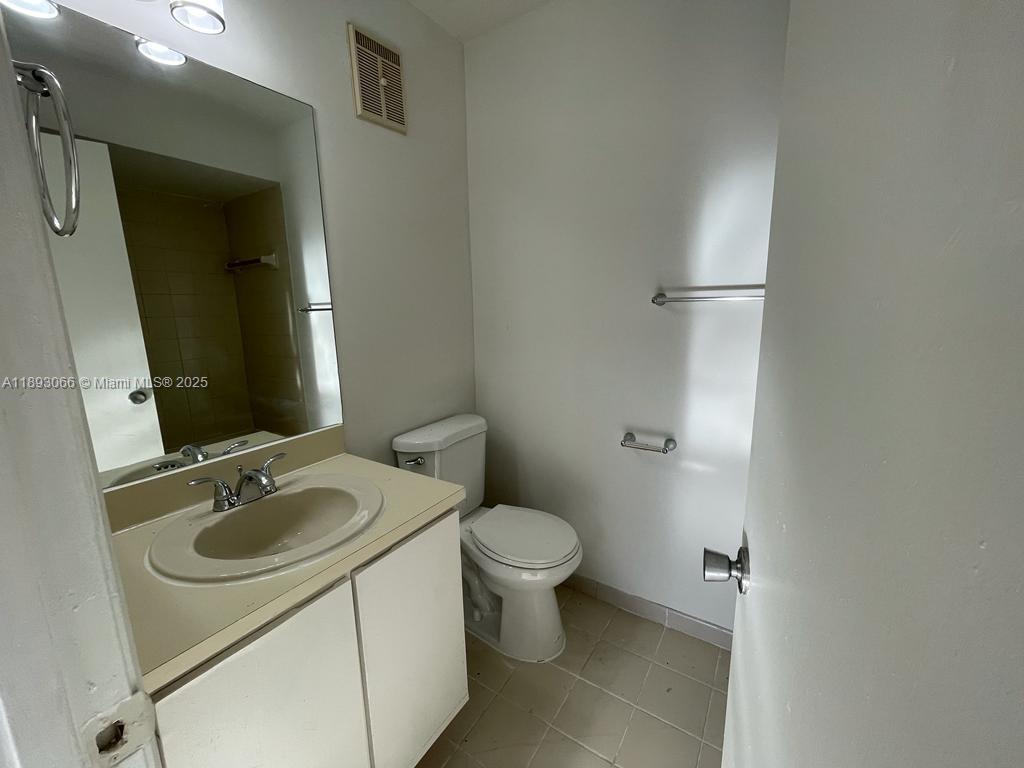 GABLES I TOWNHOMES CONDO - Residential Lease