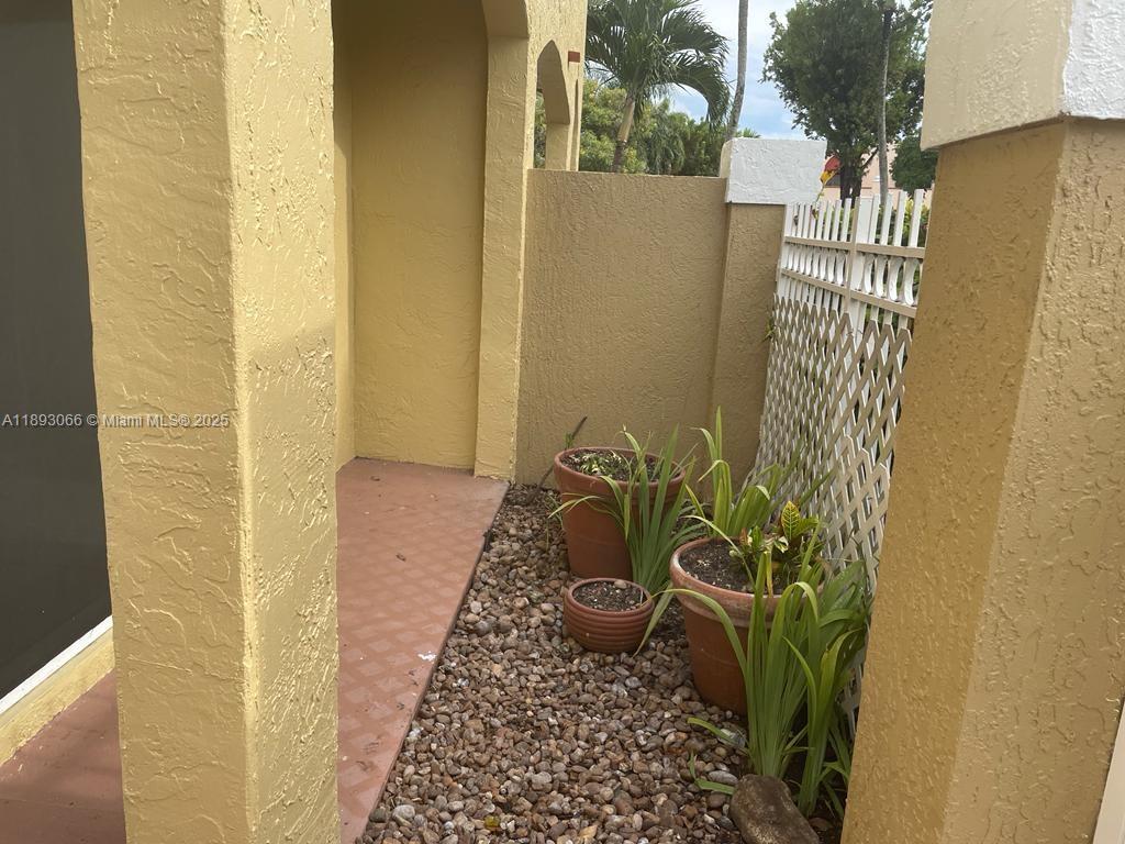 GABLES I TOWNHOMES CONDO - Residential Lease