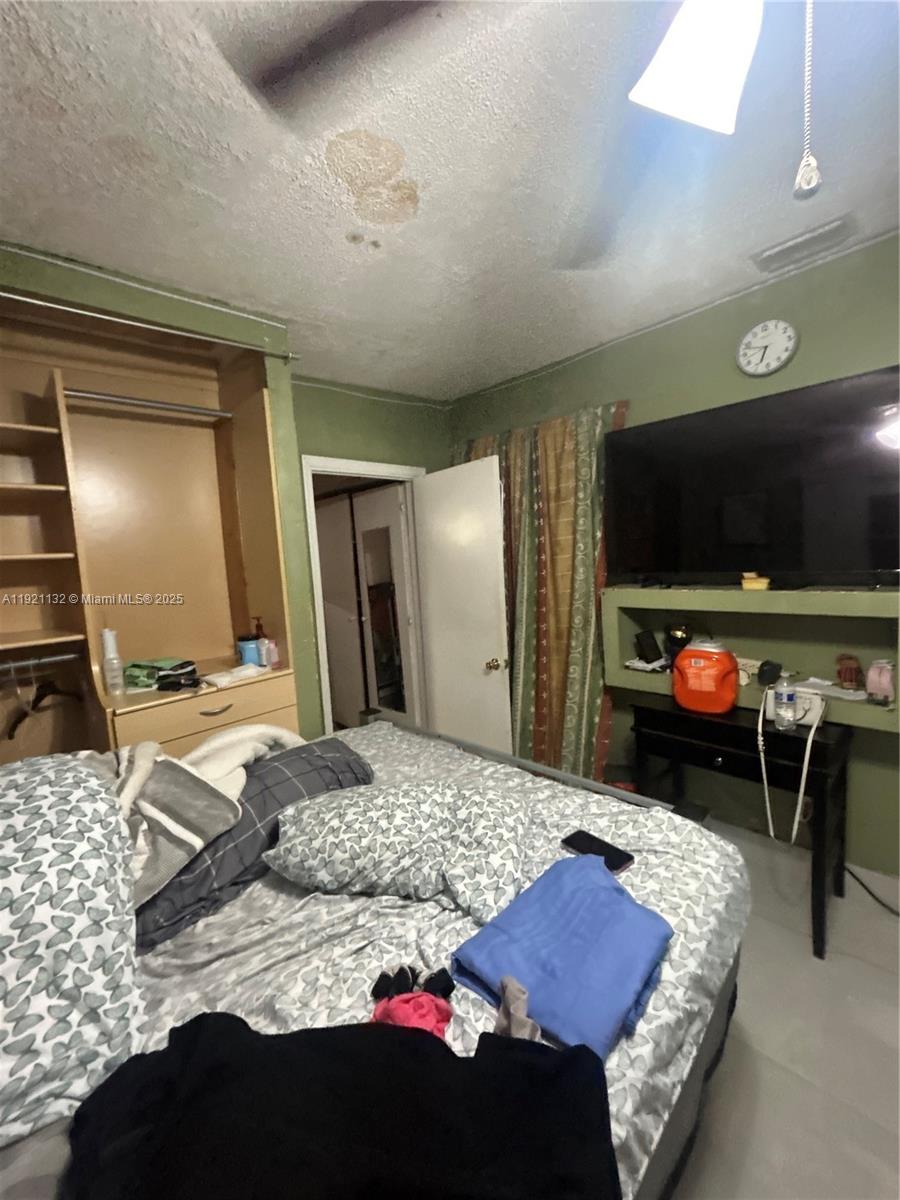 BISCAYNE HIGHLANDS - Residential