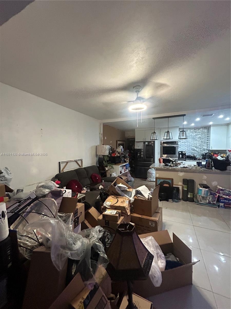 BISCAYNE HIGHLANDS - Residential